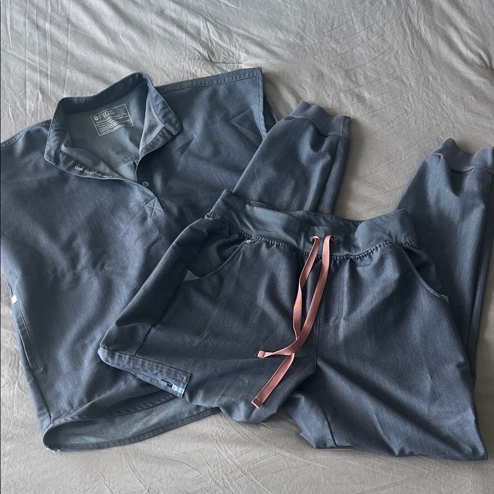 Figs Gray Sleeveless Top & Jogger Bottoms